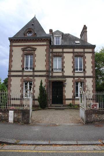 Gîte pour 12 personnes, avec jardin et vue à L'Aigle