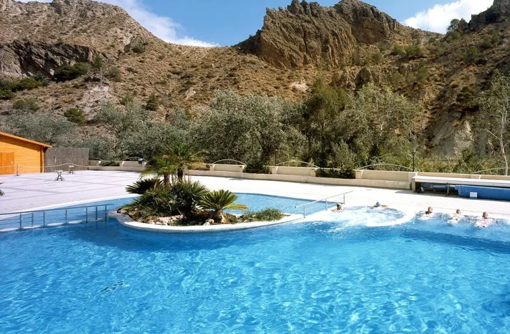 Resort para 2 personas, con vistas y sauna además de piscina y jardín - 1