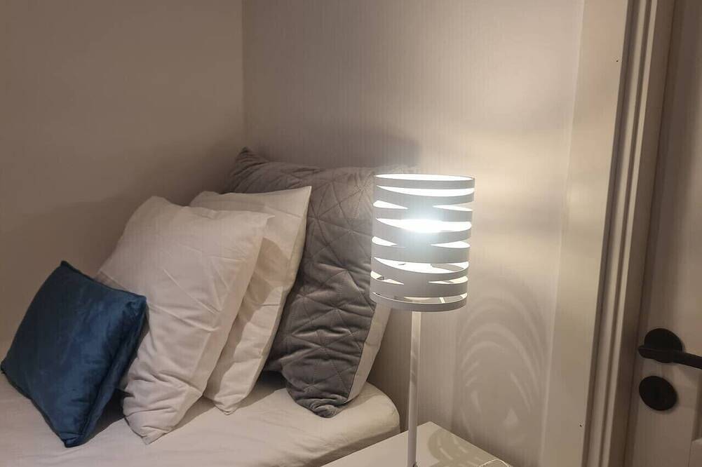 Ganze Wohnung, Hambo Hideaway - Dedicated workspace, Wi-Fi, washer/dryer, private fenced patio in Staffanstorp, Schwedische Ostsee