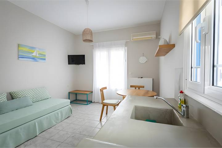 Gîte pour 5 personnes, avec balcon et jardin, adapté aux familles dans Andros - 3