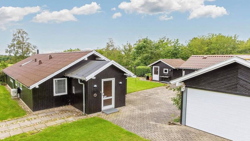 Ferieudlejning for 9 personer, med terrasse i Virksund