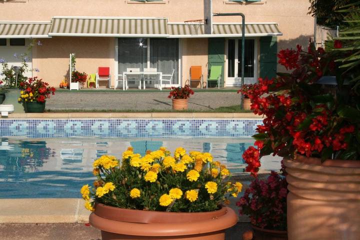 Gîte pour 4 personnes, avec piscine ainsi que terrasse et jardin à Aussonne - 3