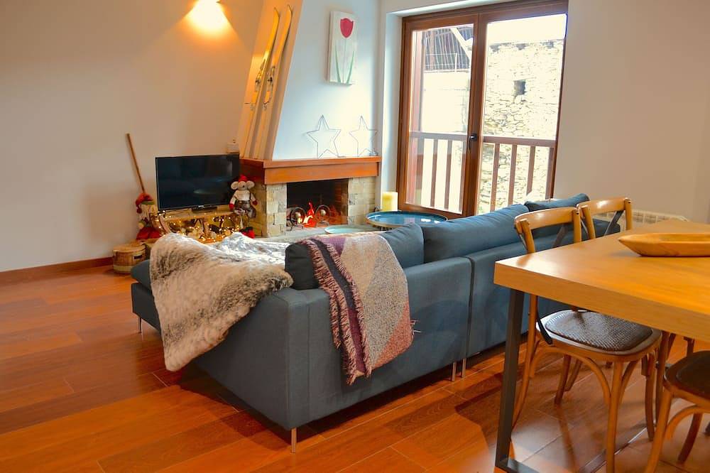 Ganze Wohnung, Mountain apartment with fireplace in València d'Àneu, Alt Àneu