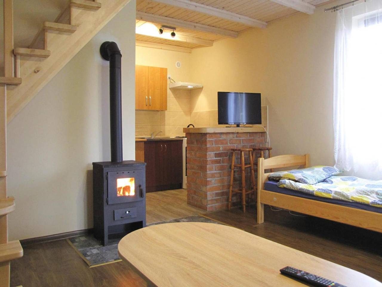 Ferienhaus mit Terrasse, direkt am See in Ryn, Masuren