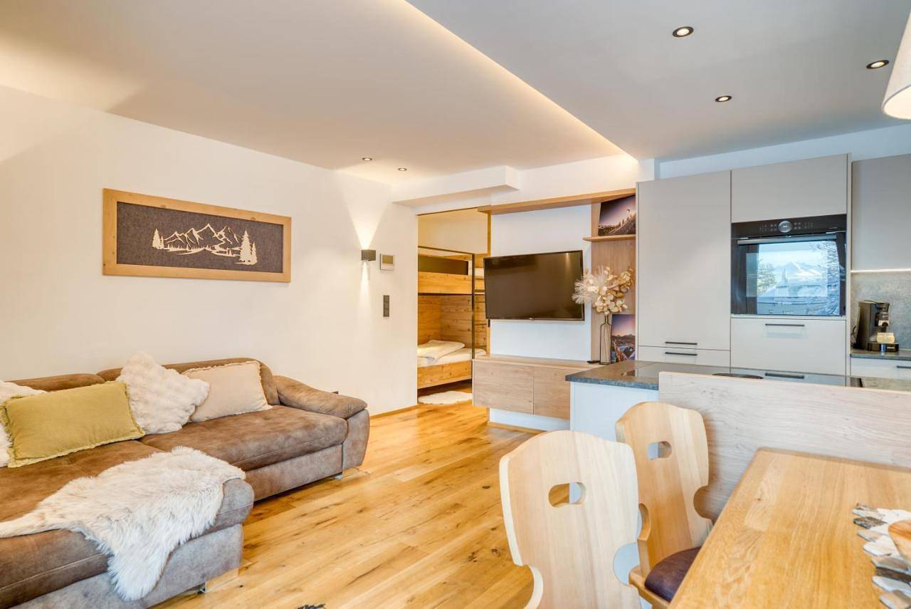Ganze Wohnung, Apartment with Terrace in Tuxer Alpen, Sistrans