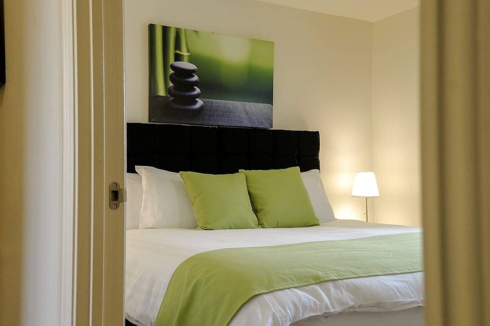 Entire apartment, Modern Luxury Large 2 Bed Aptartment With Free Private Parking in Walsall, Birmingham Area