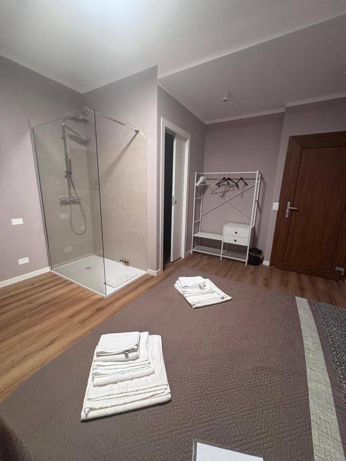 Chambre d’hôte pour 2 personnes, avec Balcon et Terrasse ainsi que Vue sur le lac et Vue à Limone sul Garda - 4