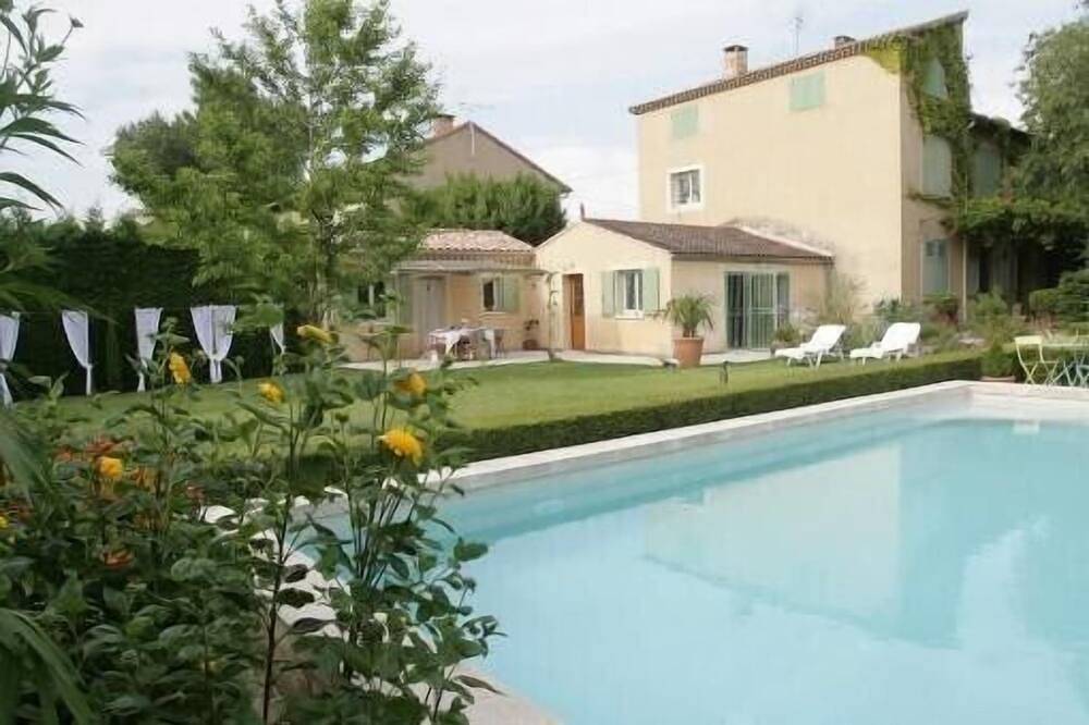 Maisonnette avec terrasse sur 1000m2 de jardin - Piscine - Centreville de Orange - 2 personnes in Orange, Vaucluse