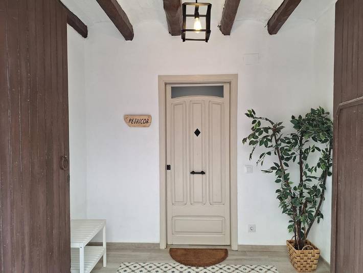 Apartamento vacacional entero, Casa Petricor con 5 habitaciones dobles in Bellvey, Costa Dorada