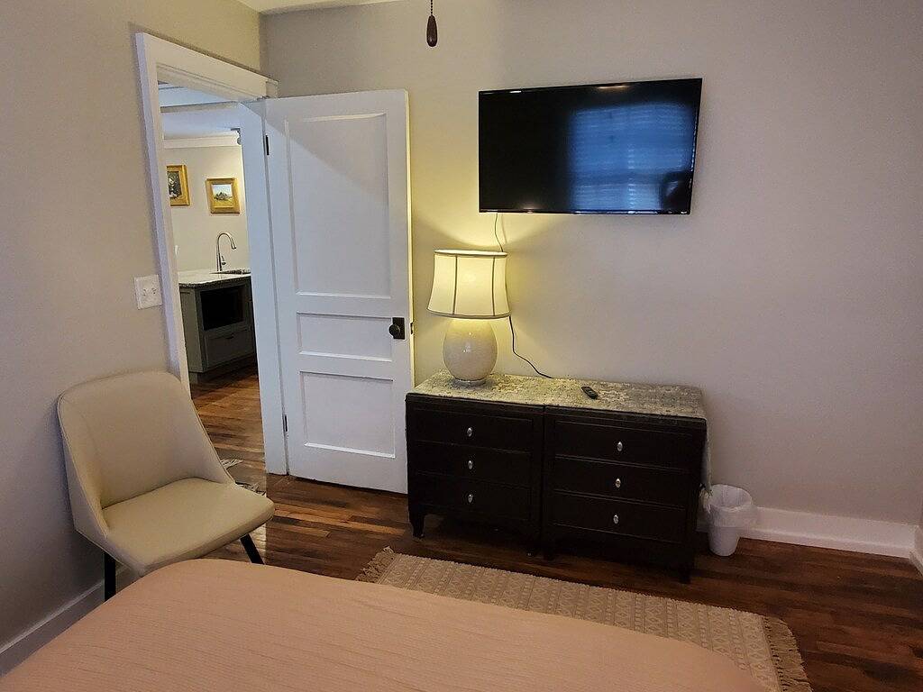 Beautiful renovated home minutes to downtown perfect for a family or batch trip in Nashville, Tennessee