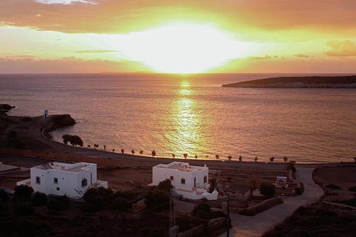 Vakantiehuis voor 5 personen, with Balkon and Whirlpool as well as Terras and Tuin in Samos