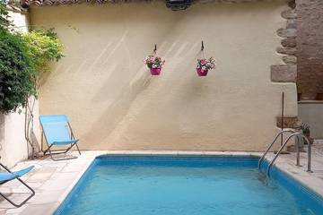 Location de vacances pour 6 personnes, avec terrasse et jacuzzi à Quarante