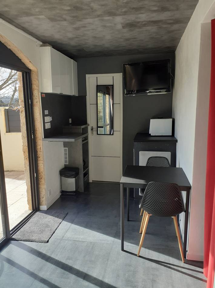 Gîte pour 2 personnes, avec terrasse et jardin ainsi que jacuzzi et piscine, animaux acceptés dans l' Aveyron - 4