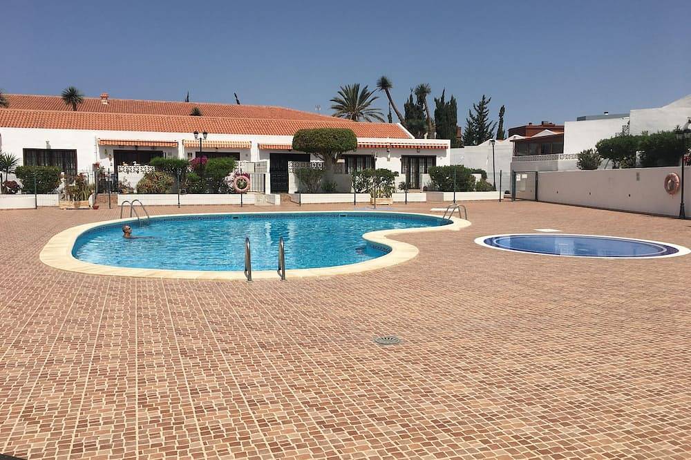 Entire apartment, Seasonal offer-Perfect for your holidaysfree Wi-Fi, beach 3 minutes in Playa Puerto Colón, Adeje