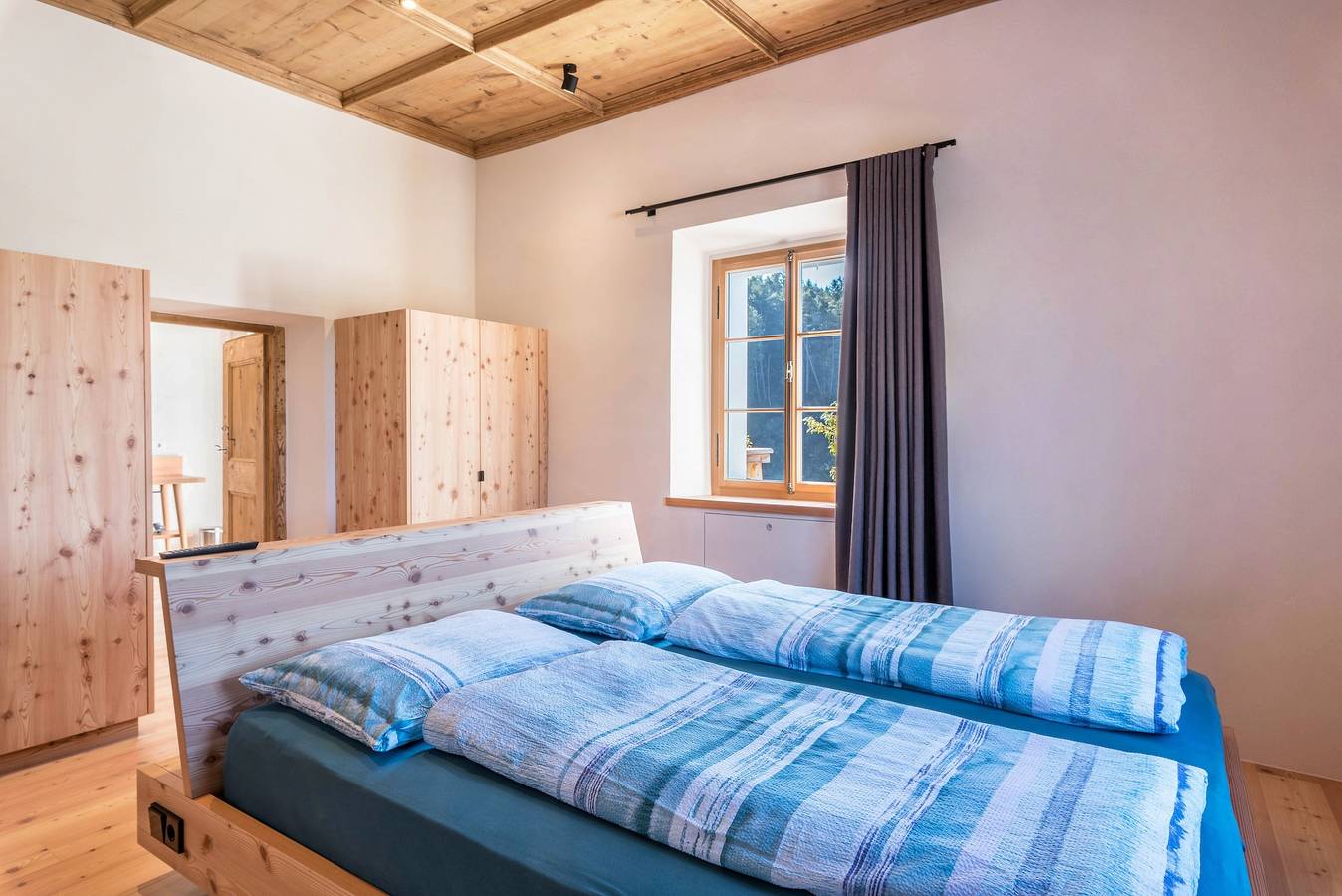 Ganze Wohnung, Ferienwohnung Hof im Thal Apt Zirbe mit wunderschönem Bergblick und Balkon  in Aldein, Südtirol