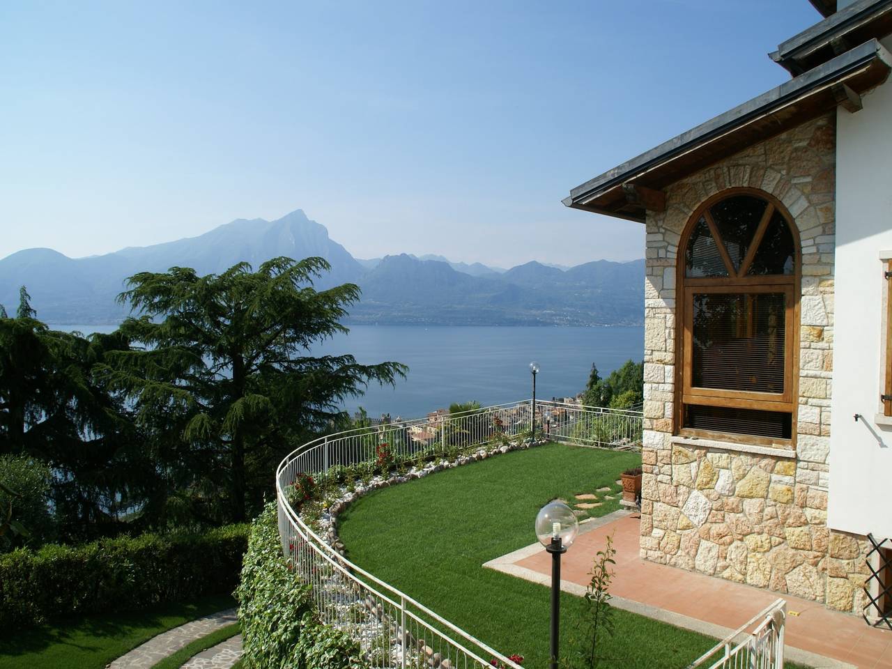 Geräumige Villa in Torri del Benaco mit eigenem Pool in Torri del Benaco, Gardasee-Berge