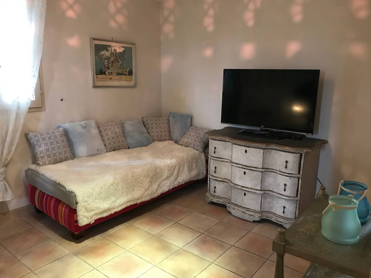 Chambre « Appartement, Chambre Bleue » avec piscine partagée, Wi-Fi et climatisation in Carpentras, Parc naturel régional du Mont-Ventoux