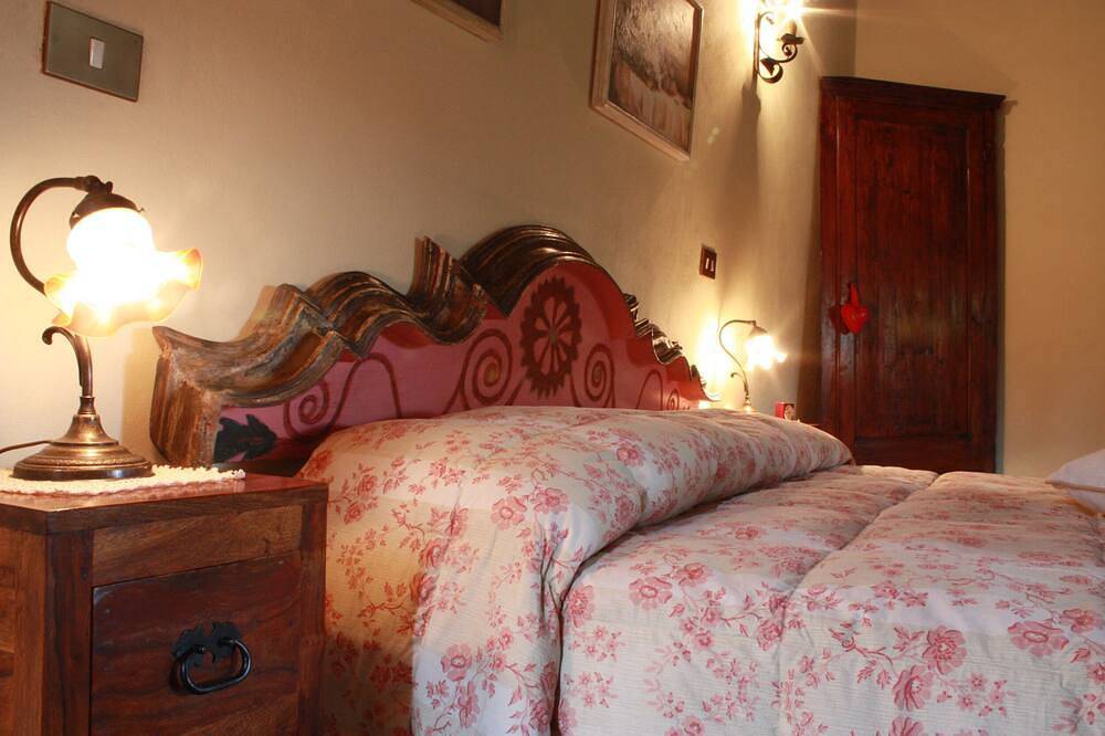 Villa in der Nähe des historischen Zentrums von Montepulciano mit großem Garten für Familien in Montepulciano, Siena Provinz