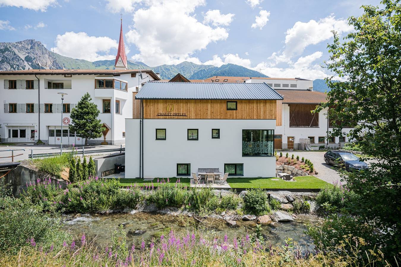 Chalet 'Chalet Ortles' mit Seeblick, privater Terrasse und Wlan in St. Valentin auf der Haide, Graun
