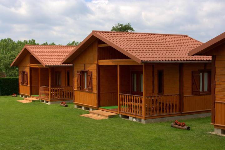 Camping pour 5 personnes, avec Terrasse et Jardin ainsi que Piscine et Vue