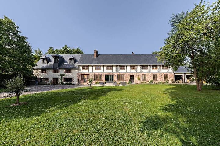 Gîte pour 16 personnes, avec jardin dans Ménesqueville