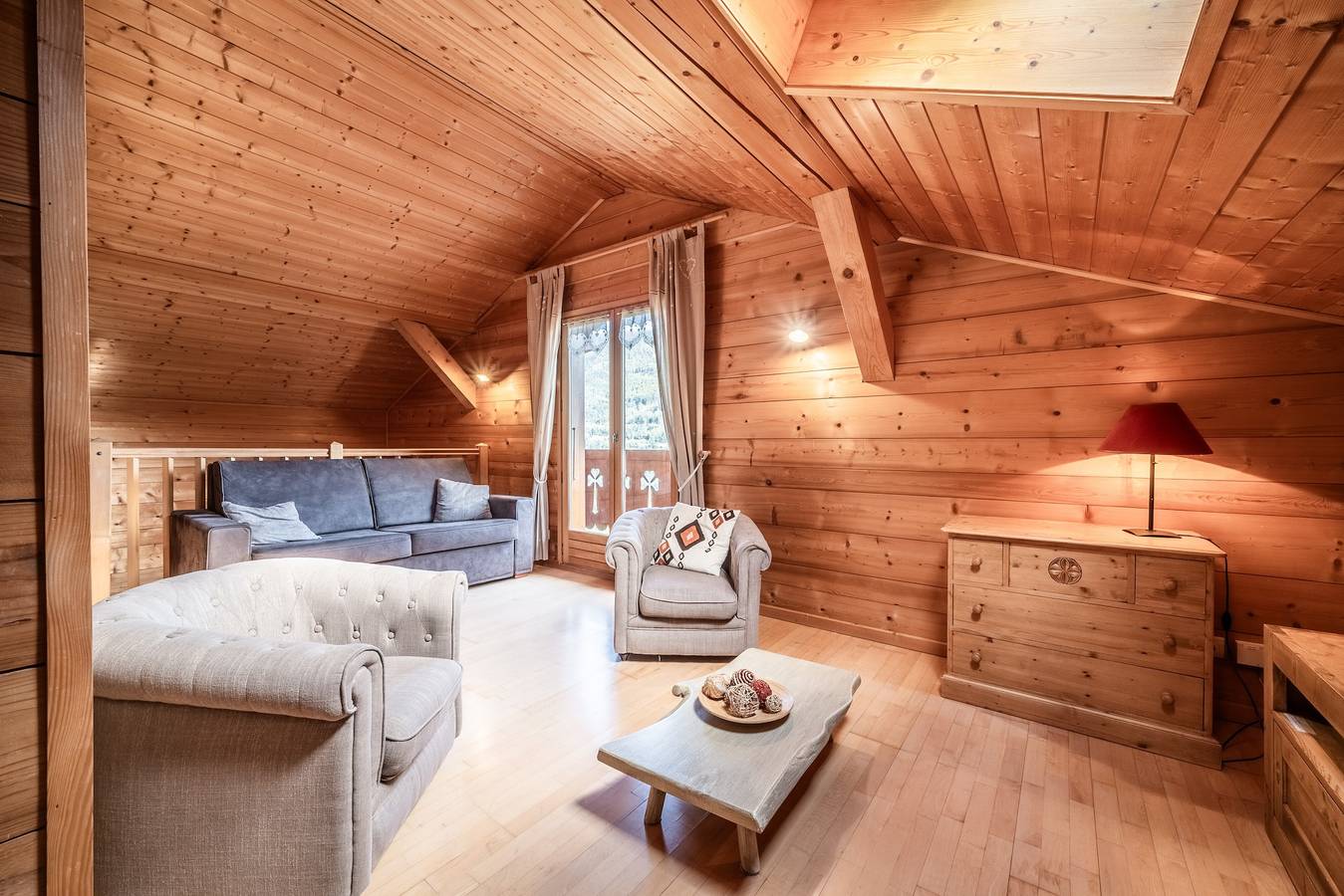 Chalet 'Familial - Le Laquis' avec vue sur la montagne, terrasse privée et Wi-Fi in Station de Morillon, Grand Massif