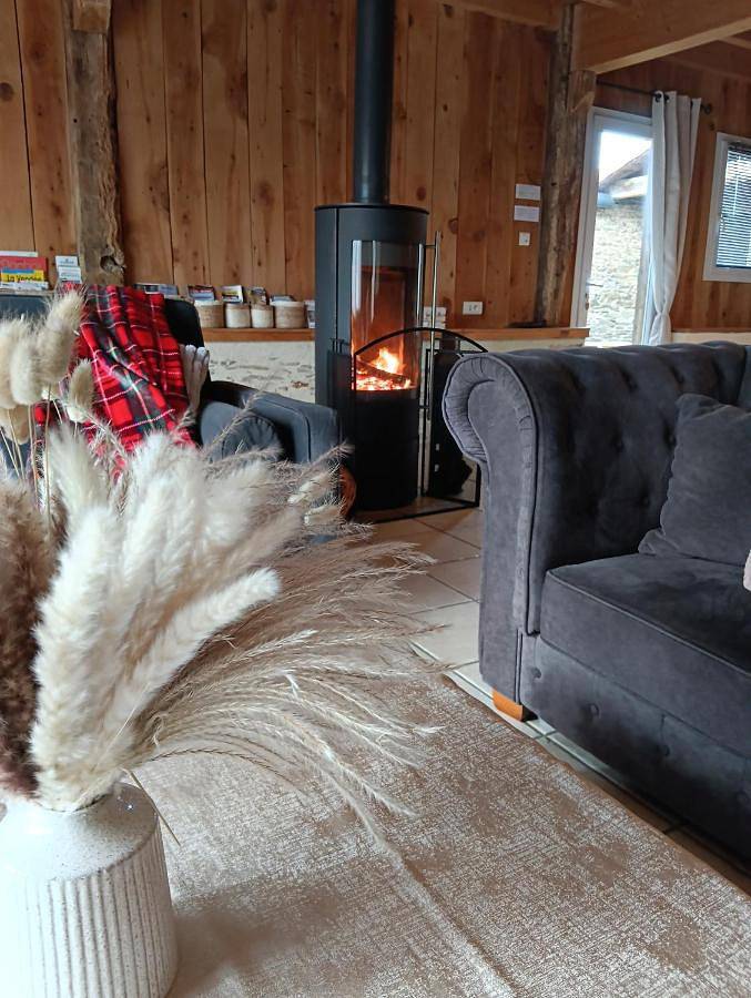 Location de vacances pour 9 personnes, avec jardin ainsi que vue et piscine à Thorigny