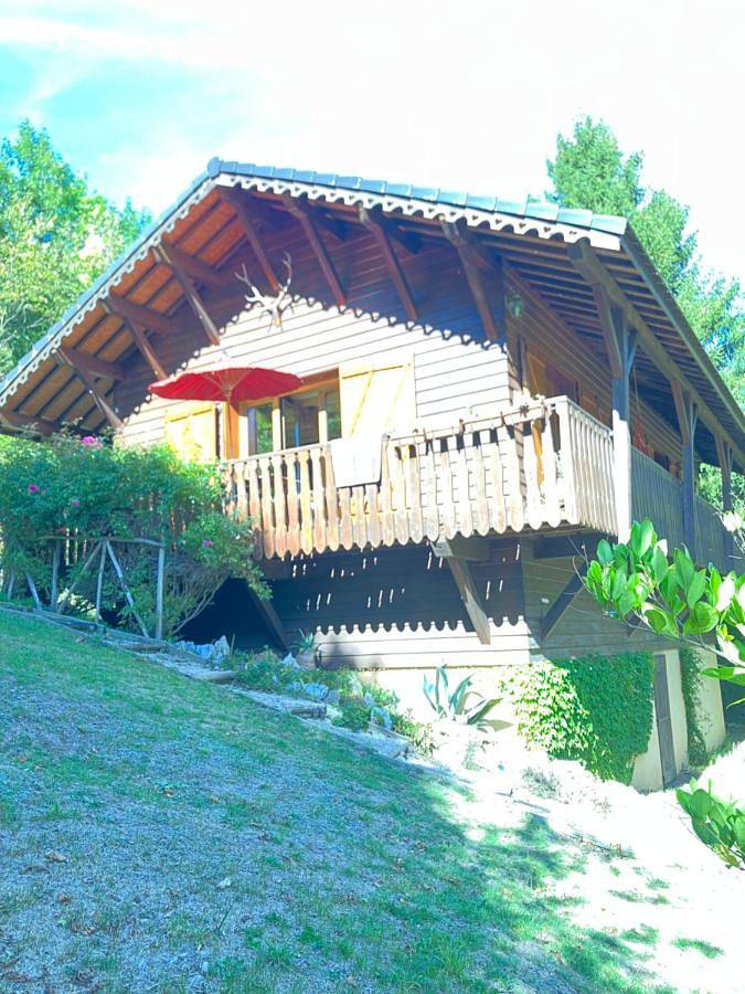 Gîte pour 6 personnes, avec vue ainsi que balcon et jardin à Montfort-sur-Boulzane