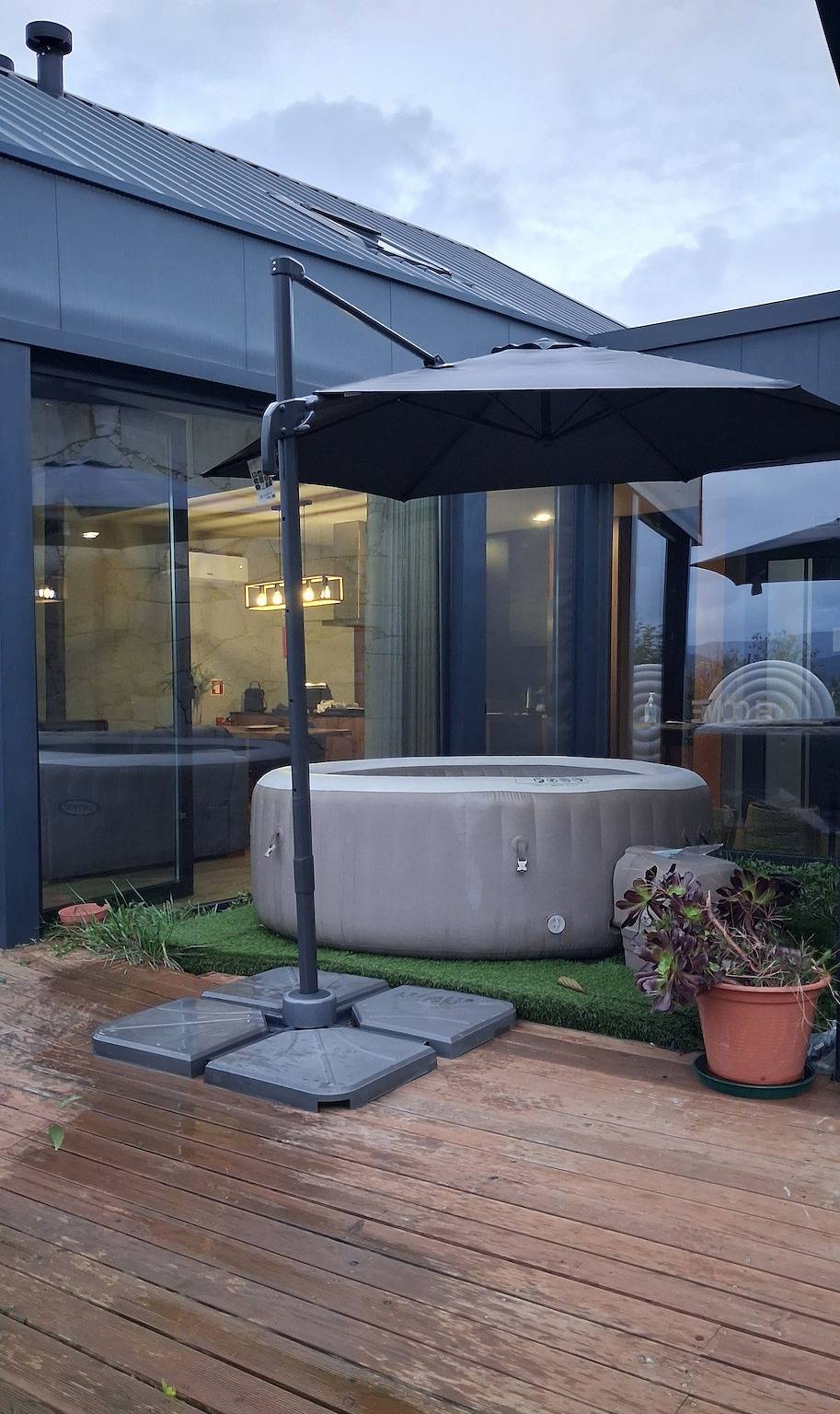 Chalet 'Casas Dos Jarros' with Mountain View and Private Jacuzzi in Terras de Bouro, Braga District