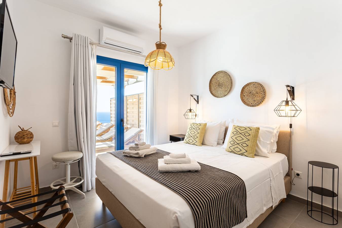 Live in Blue Breeze - Private pool & 180° Seaview in Kea