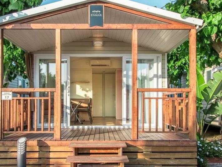 Camping pour 4 personnes, avec terrasse et piscine à Brem-sur-Mer