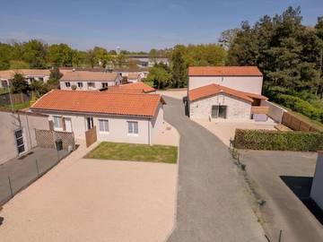 Gîte pour 26 personnes, avec jacuzzi et terrasse à Sainte-Florence (Vendée)