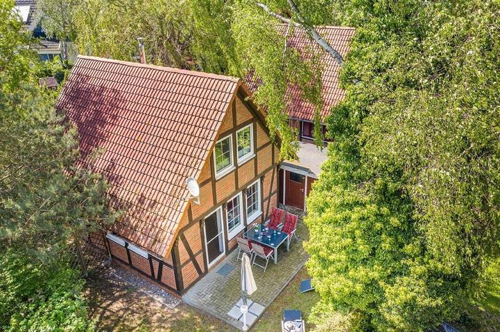 Ferienhaus für 4 Personen, mit Terrasse und Garten in Juliusruh