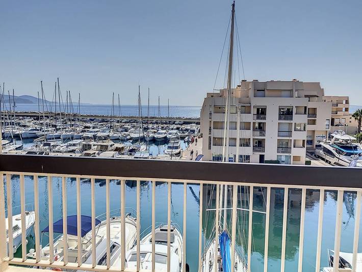 Gîte pour 4 personnes, avec terrasse et piscine dans Port de Bormes les Mimosas - 2