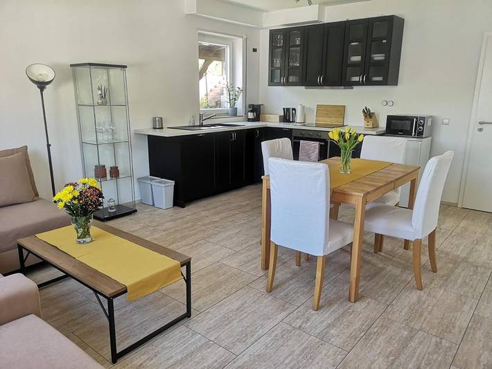 Ferienwohnung für 4 Personen, mit Balkon und Terrasse sowie Garten in Leinsweiler