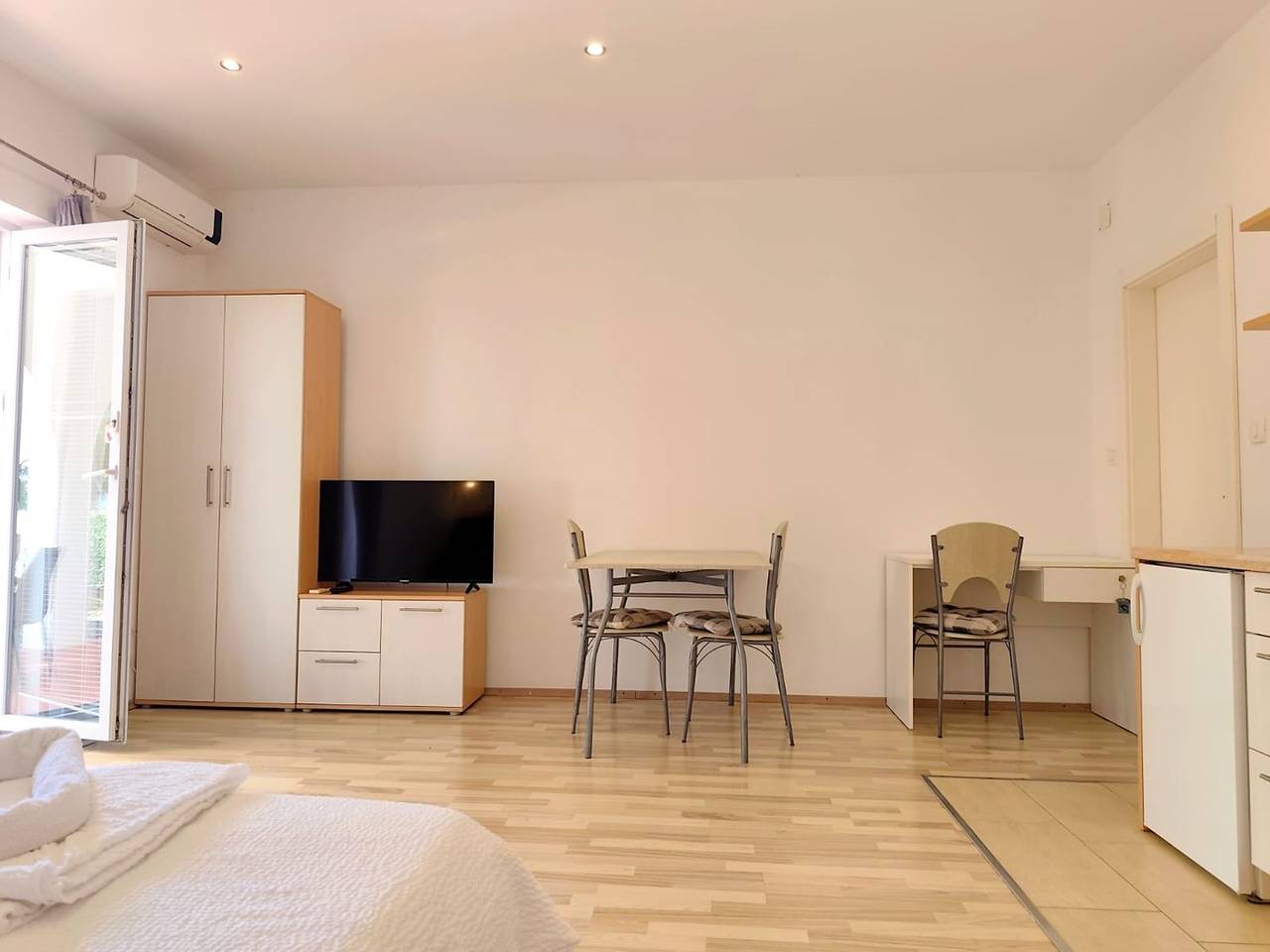 Ganze Wohnung, Studio Apartment mit überdachte Terrasse in Primošten, Šibenik-Knin