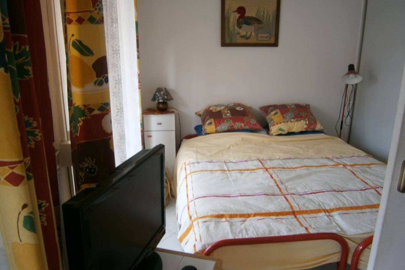 Entire apartment, Comfortable Flat With Balcony, Cannes City Centre in Cannes, Mediterranean Coast (France)