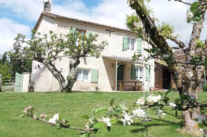 Location de vacances pour 4 personnes, avec piscine ainsi que jacuzzi et jardin à Sigalens