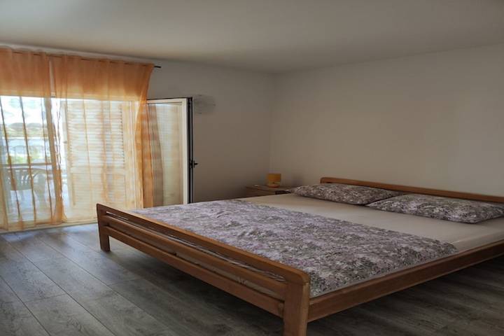 Holiday Home Maja - Four Bedroom Holiday Home with Terrace and Sea View in Maslinica, Solta