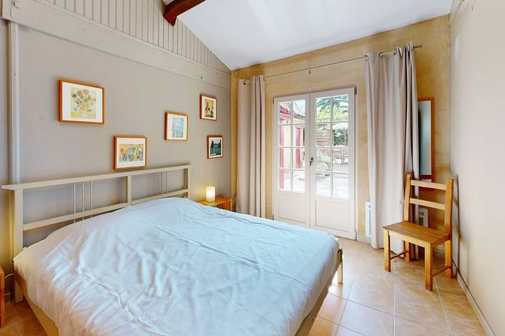 Location de vacances pour 20 personnes, avec sauna et jardin à Sainte-Foy-de-Longas - 2