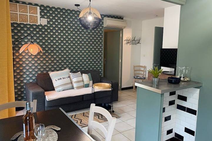 Appartement entier, Cannes Plage. Appart Up Vue Mer 36 m2. Top Design. Pr. Centre. Piscine, Garage, in Cannes, Côte méditerranéenne (France)