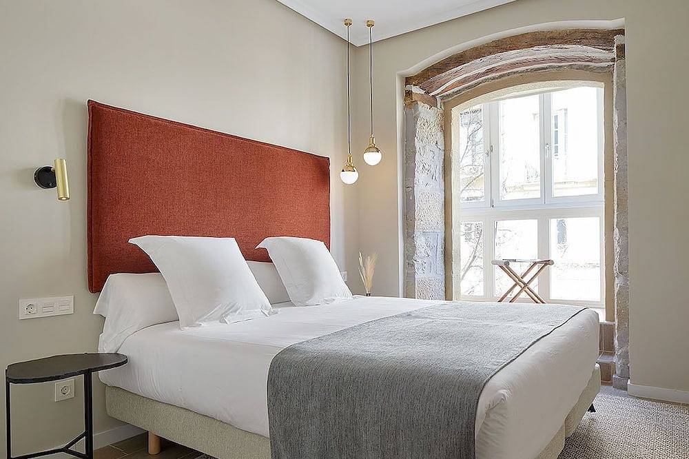 Entire apartment, Oiasso by Feelfree Rentals in Playa de la Concha, San Sebastian