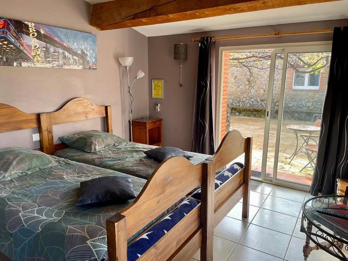 Location de vacances pour 2 personnes, avec piscine ainsi que vue et jardin à Montauriol - 2