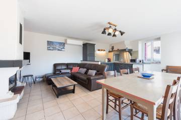 Gîte pour 9 Personnes dans Ouzous, Pyrénées, Photo 3