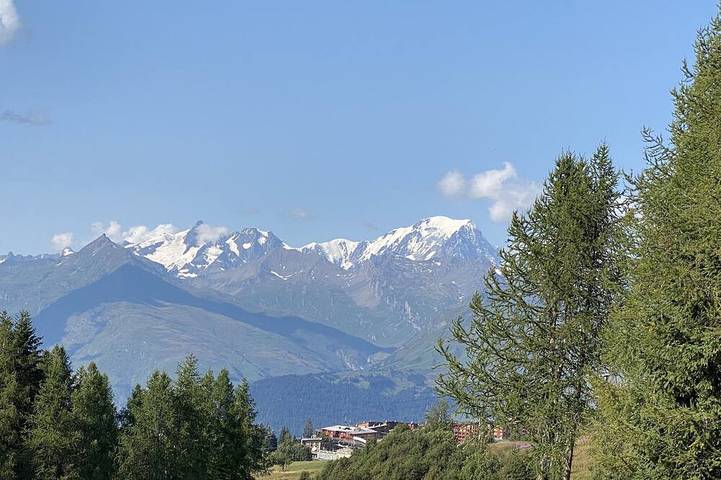 Ganze Wohnung, Coquet studio, heart of the resort, sleeps 4, south-west facing in Arc 1800, Bourg-Saint-Maurice