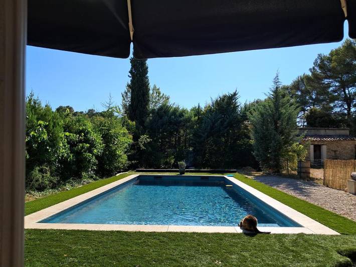Location de vacances pour 3 personnes, avec Terrasse et Jardin ainsi que Piscine et Vue à Peypin-d'Aigues