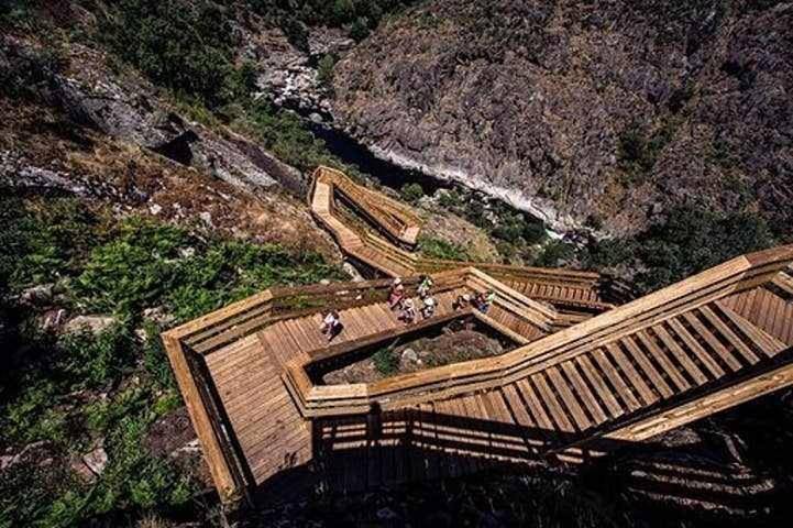 Location de vacances pour 2 personnes, avec vue ainsi que jardin et piscine, adapté aux familles à Arouca - 4