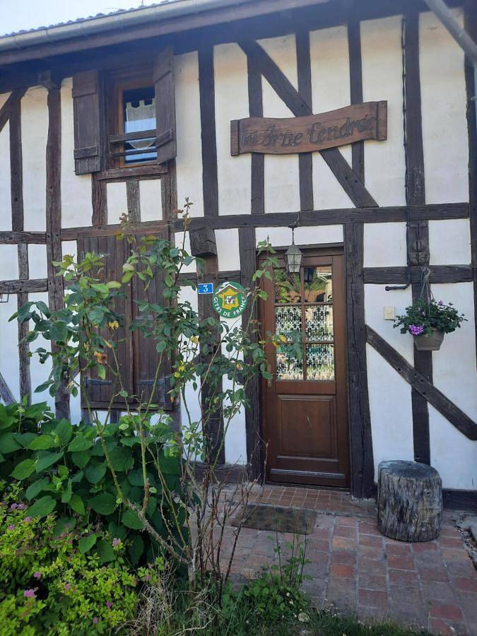 Gîte pour 7 personnes, avec jardin à Puellemontier