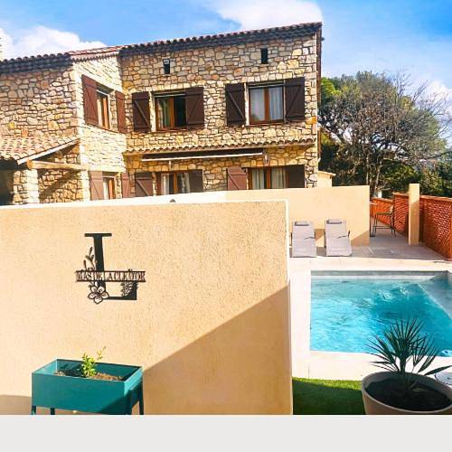 Maison d’hôte pour 2 personnes, avec piscine ainsi que vue et jardin