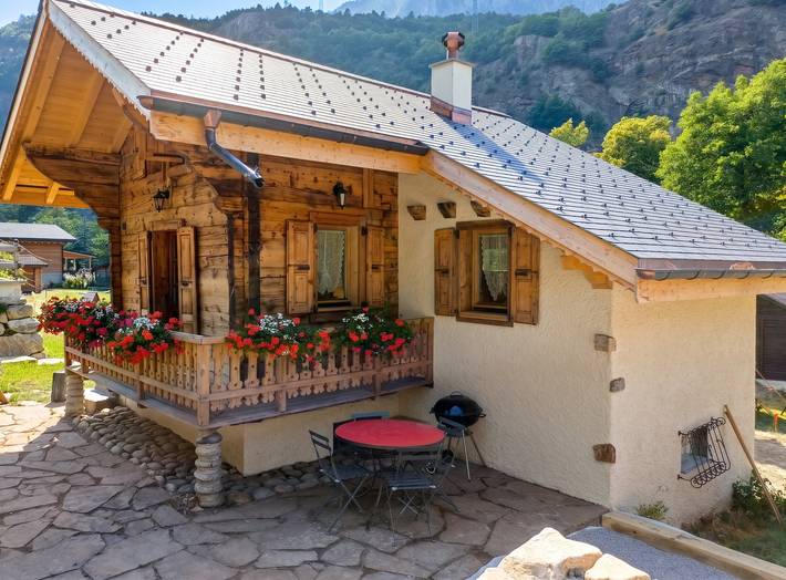 Gîte pour 4 personnes, avec Balcon/Terrasse ainsi que Terrasse et Jardin à Vernayaz